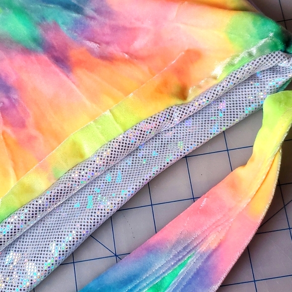 Little Black Diamond Hot Cross reversible top in bubble velvet - Picture 6 of 6